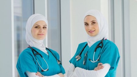 Омский медицинский колледж: хиджаб носить можно, только белый